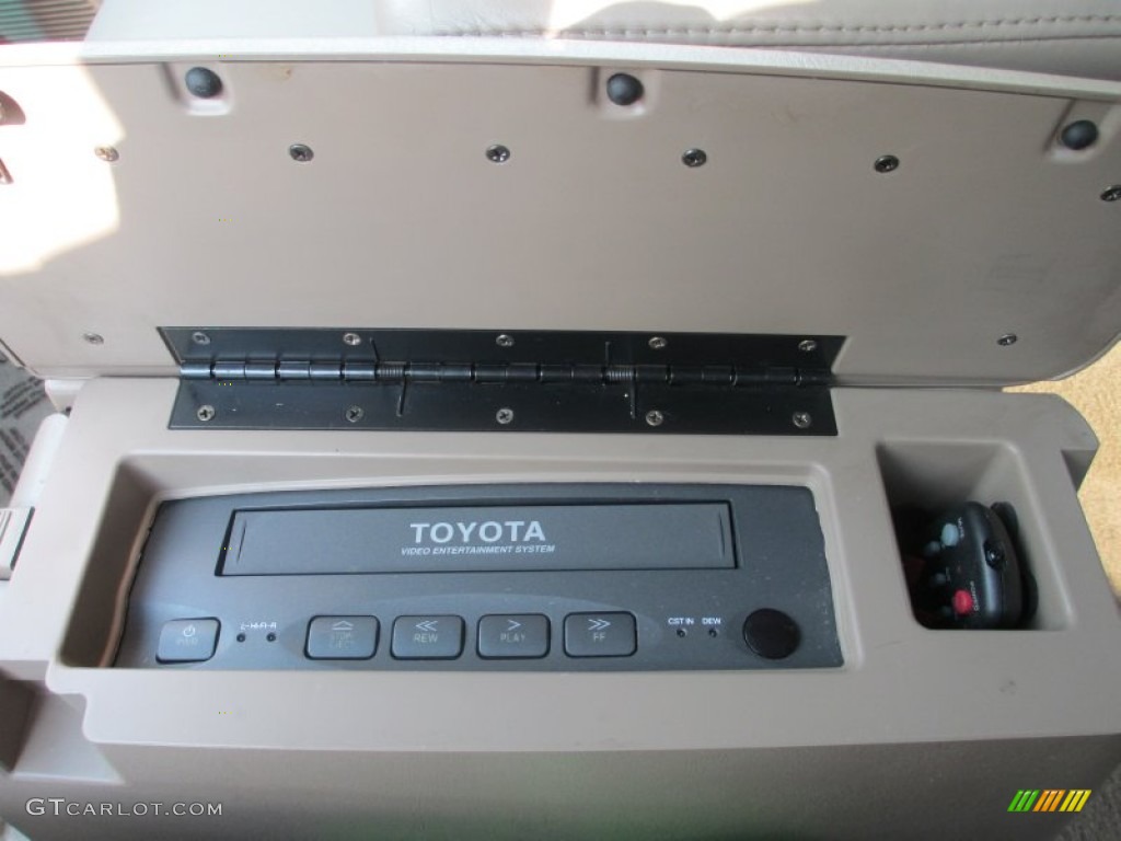 2001 Toyota Sienna XLE Audio System Photos