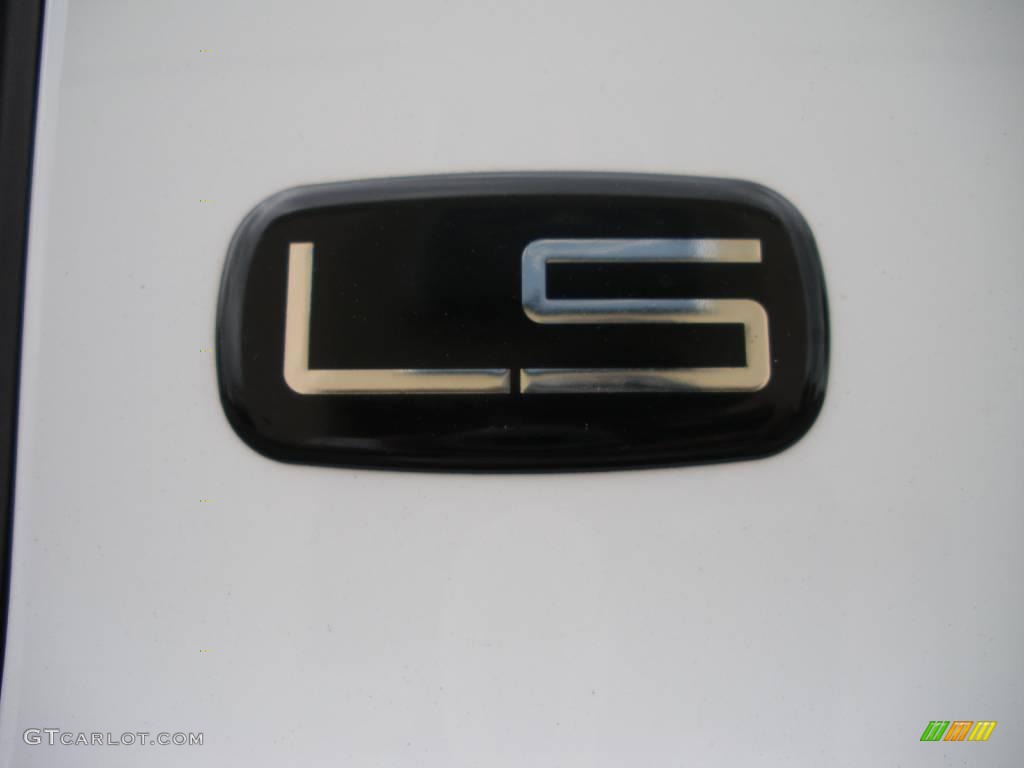 2002 Suburban 1500 LS - Summit White / Tan photo #10