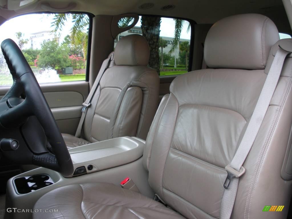 2002 Suburban 1500 LS - Summit White / Tan photo #13