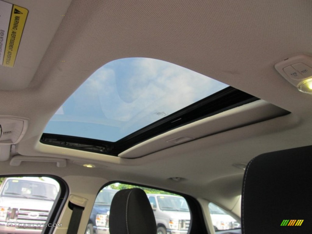 2012 Ford Focus SE Sedan Sunroof Photos