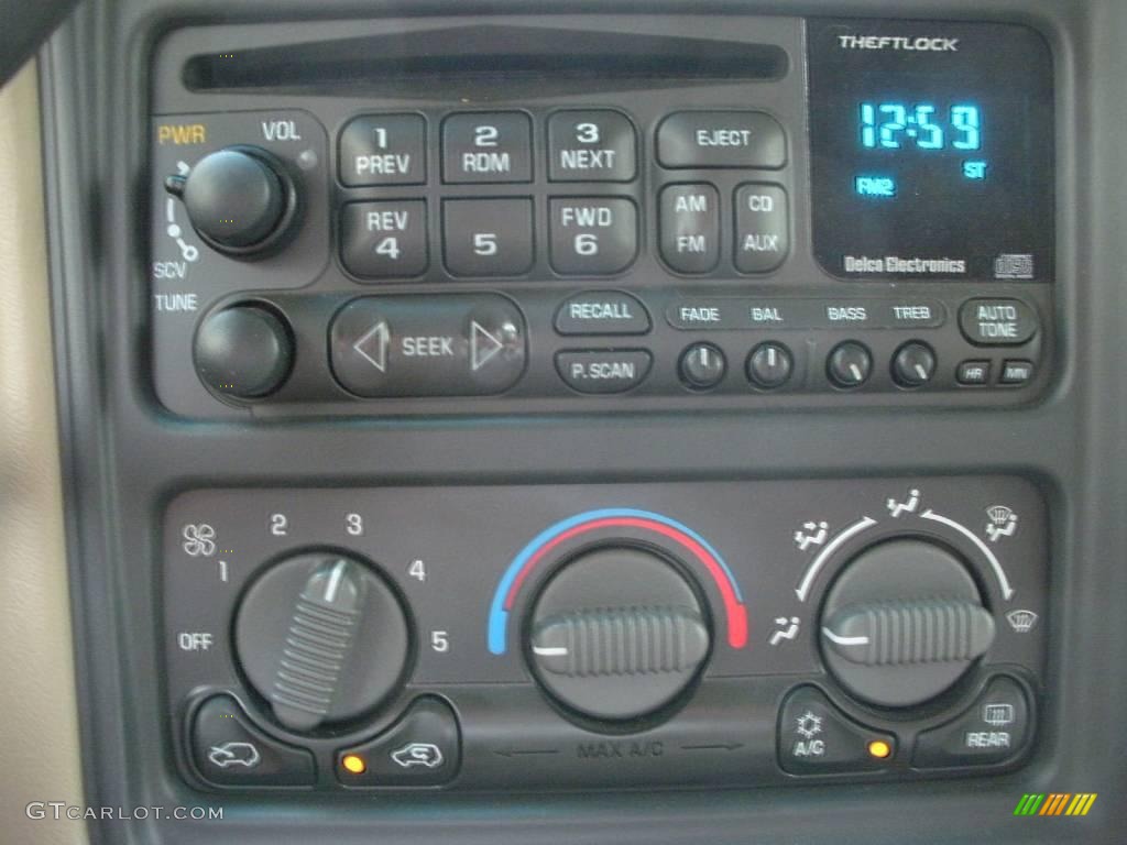 2002 Suburban 1500 LS - Summit White / Tan photo #23