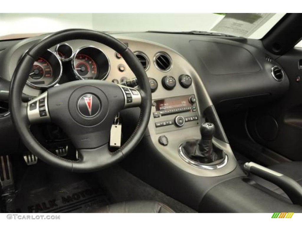 2007 Pontiac Solstice GXP Roadster Ebony Dashboard Photo #69179095