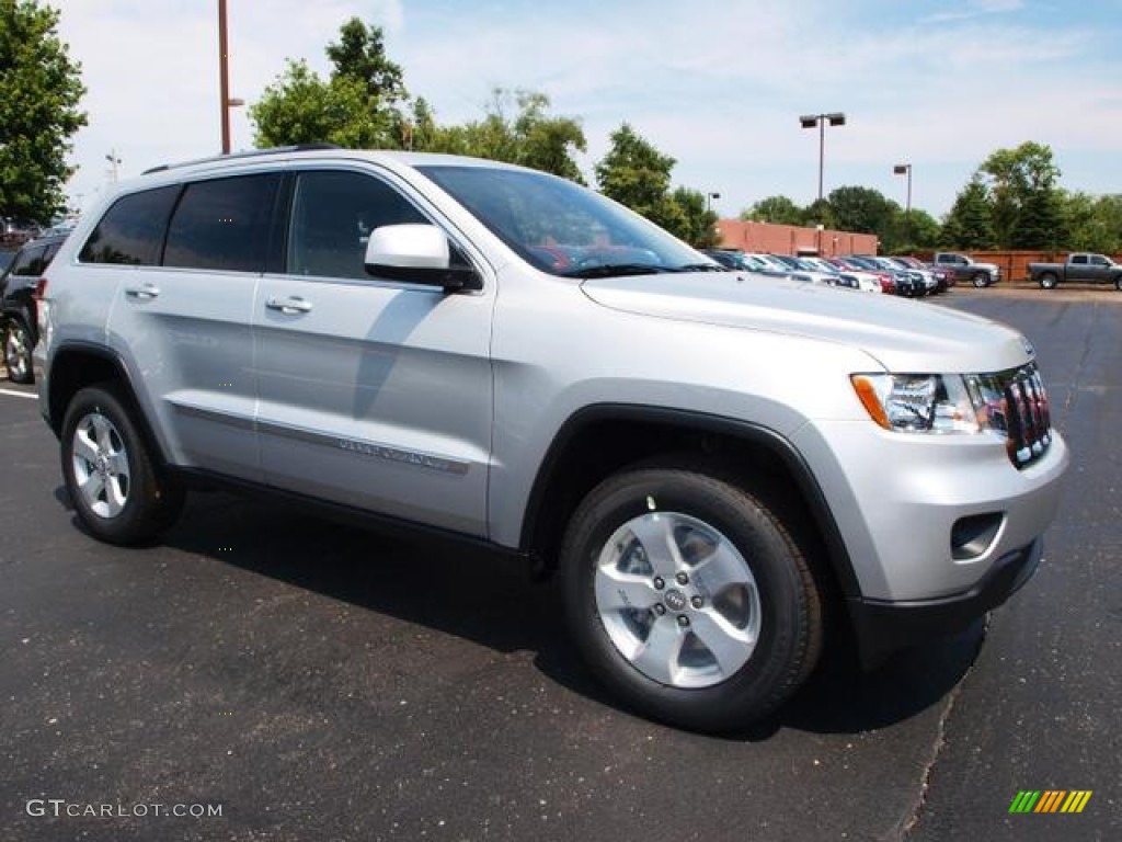 2013 Grand Cherokee Laredo 4x4 - Bright Silver Metallic / Dark Graystone/Medium Graystone photo #2