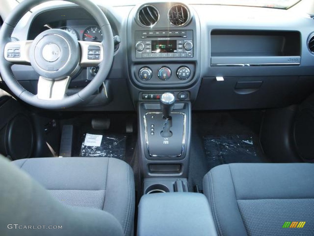 Dark Slate Gray Interior 2013 Jeep Patriot Latitude Photo #69183697
