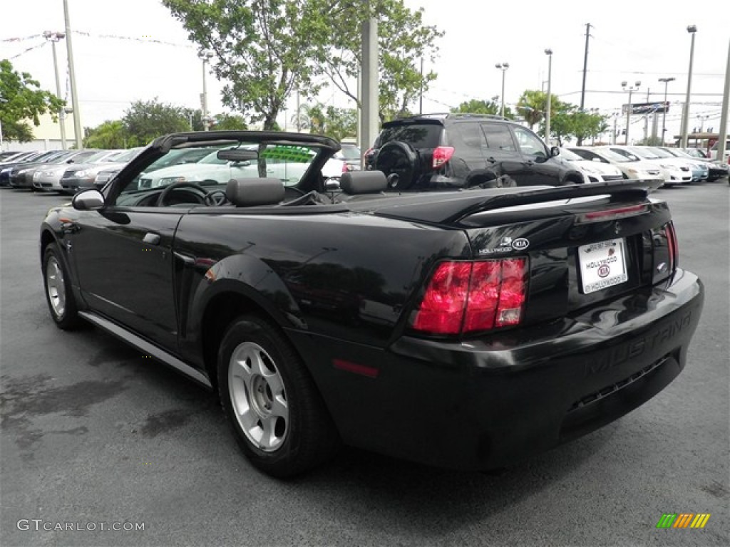 2000 Mustang V6 Convertible - Black / Dark Charcoal photo #11