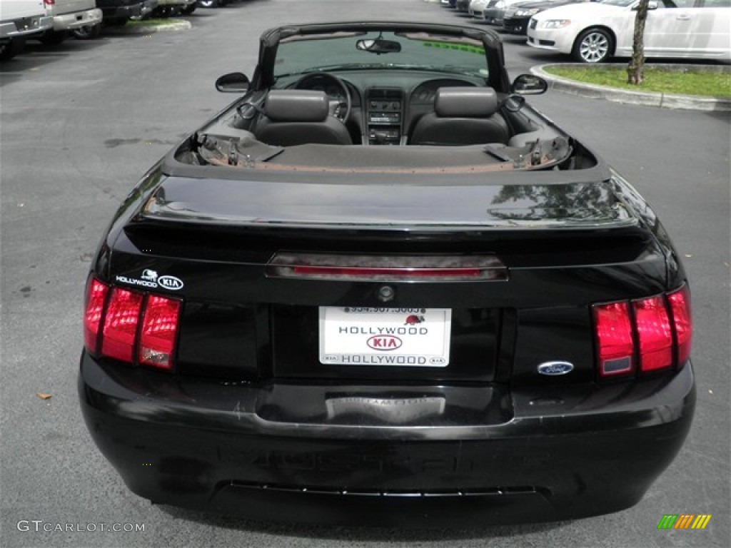 2000 Mustang V6 Convertible - Black / Dark Charcoal photo #16