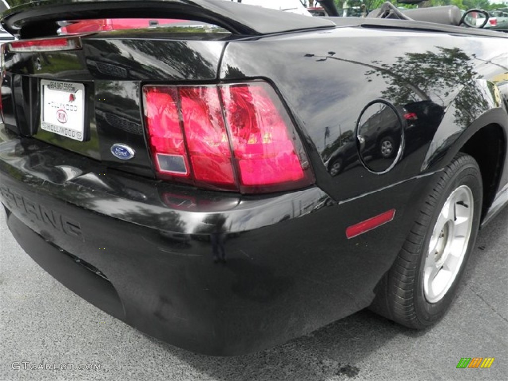 2000 Mustang V6 Convertible - Black / Dark Charcoal photo #19