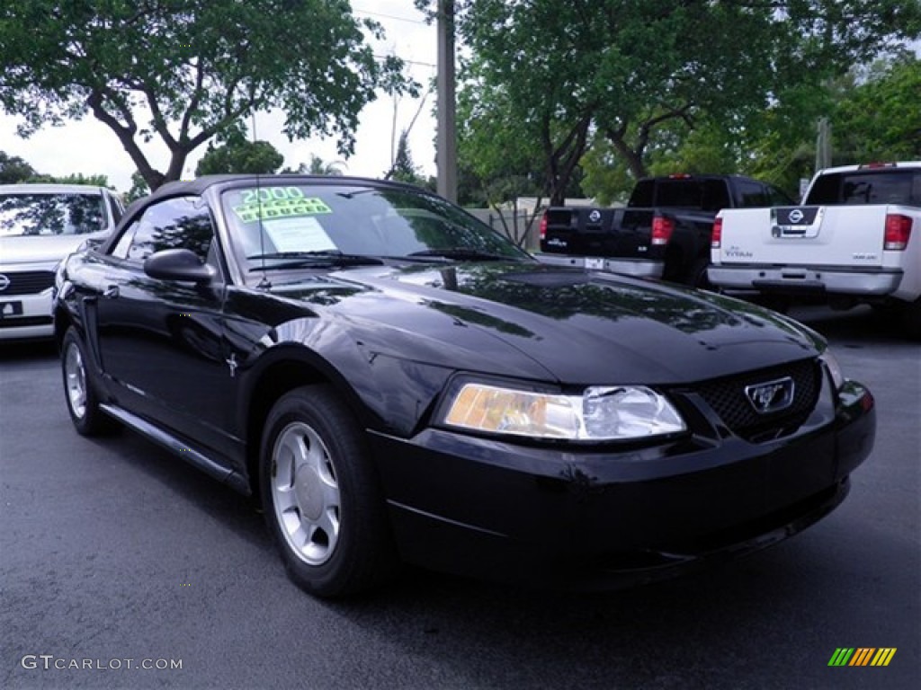 2000 Mustang V6 Convertible - Black / Dark Charcoal photo #22