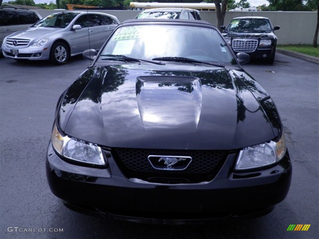 2000 Mustang V6 Convertible - Black / Dark Charcoal photo #23