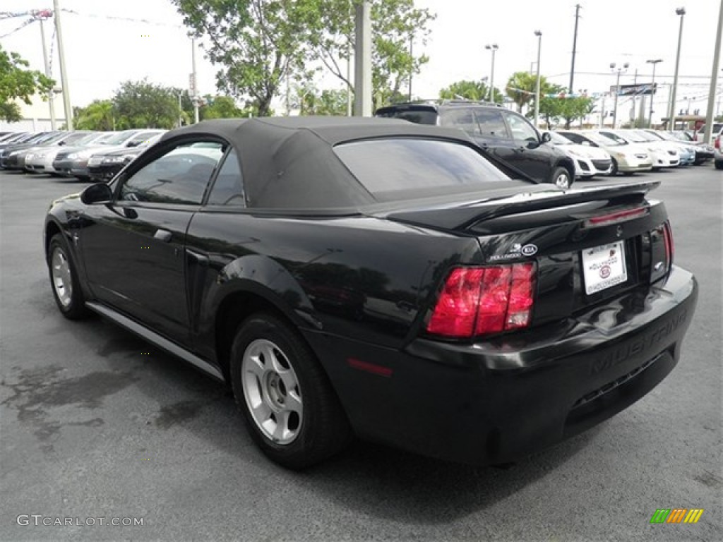 2000 Mustang V6 Convertible - Black / Dark Charcoal photo #26