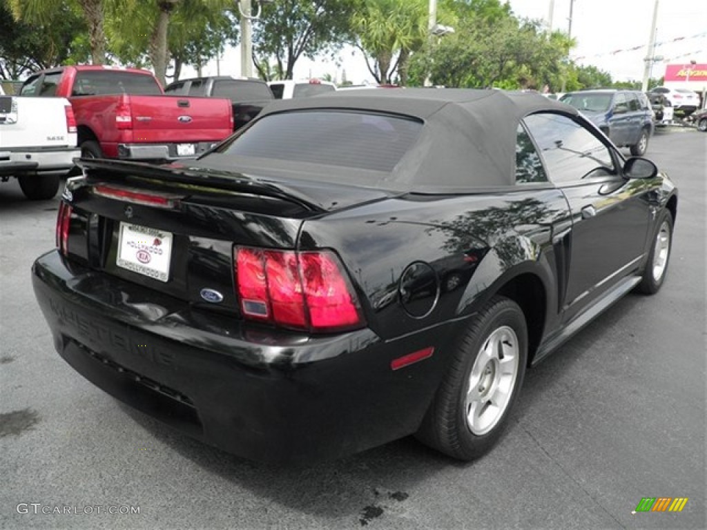 2000 Mustang V6 Convertible - Black / Dark Charcoal photo #29