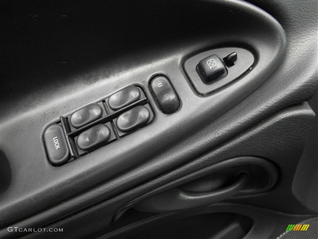 2000 Mustang V6 Convertible - Black / Dark Charcoal photo #37