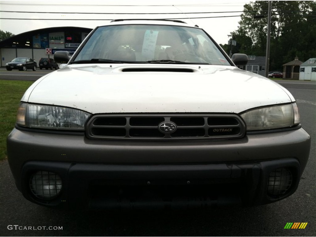 1999 Legacy Outback Wagon - Glacier White / Gray photo #10