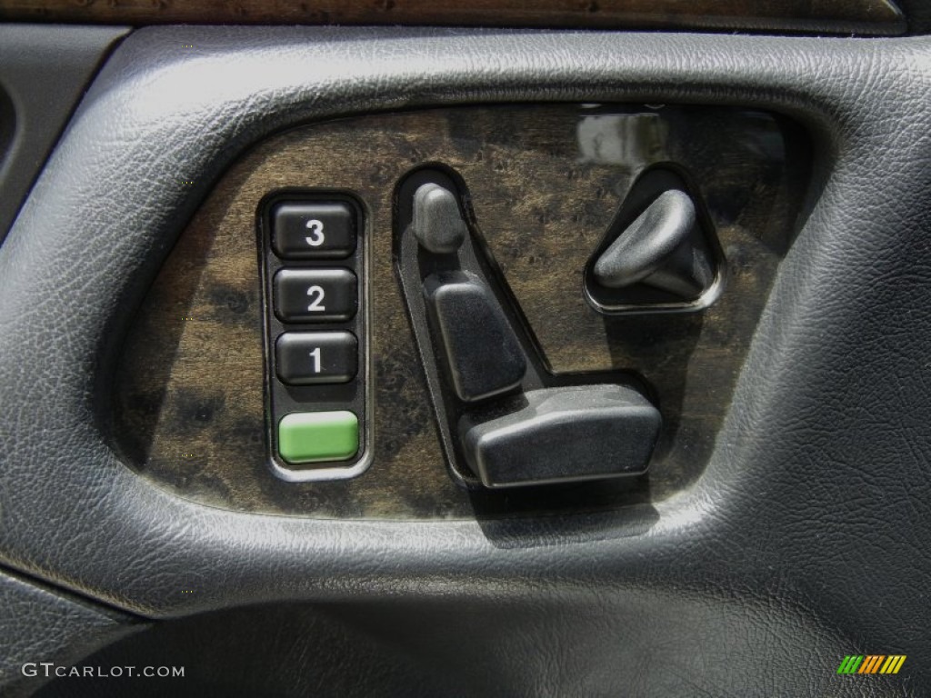 1999 Mercedes-Benz E 55 AMG Sedan Controls Photo #69191638