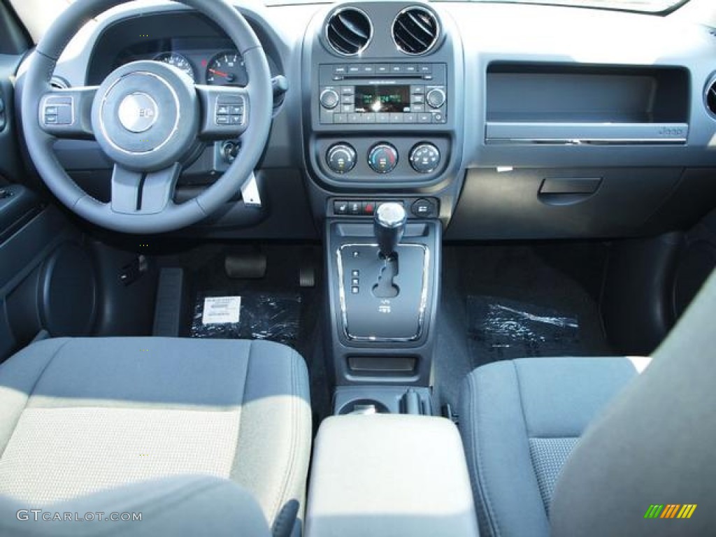 Dark Slate Gray Interior 2013 Jeep Patriot Latitude Photo #69192820