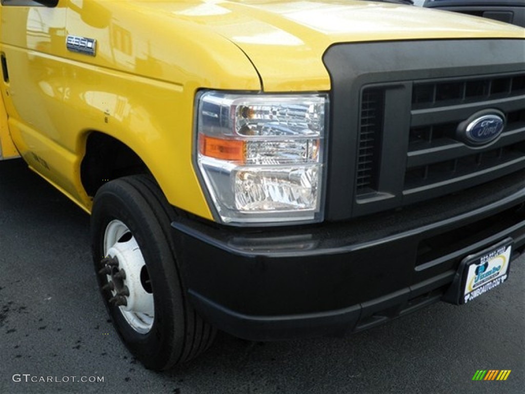 2008 E Series Cutaway E350 Commercial Moving Truck - Yellow / Medium Flint photo #2