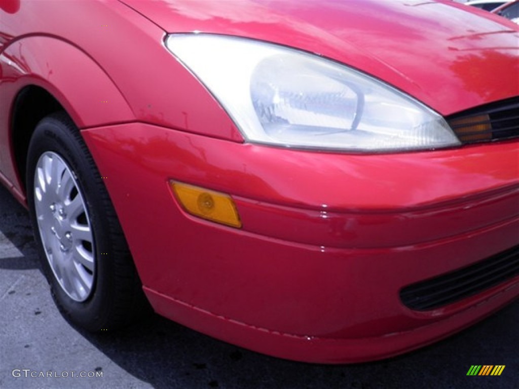 2002 Focus LX Sedan - Infra Red / Medium Graphite photo #2