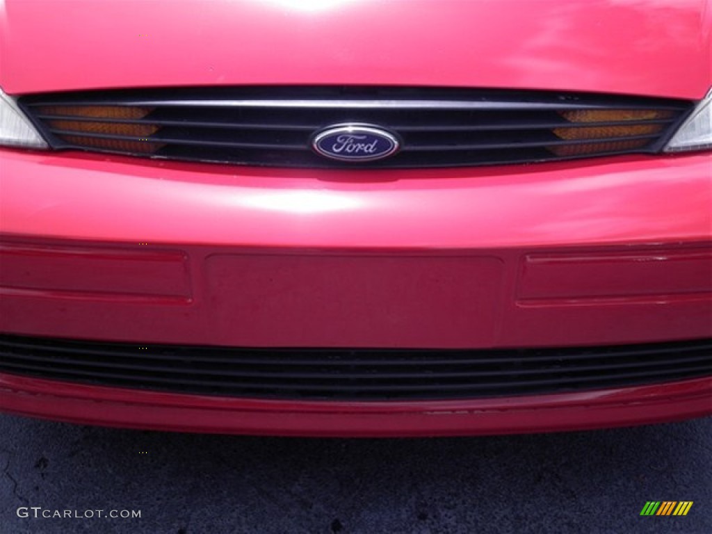2002 Focus LX Sedan - Infra Red / Medium Graphite photo #4