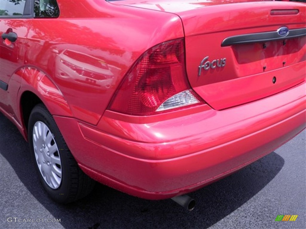 2002 Focus LX Sedan - Infra Red / Medium Graphite photo #10