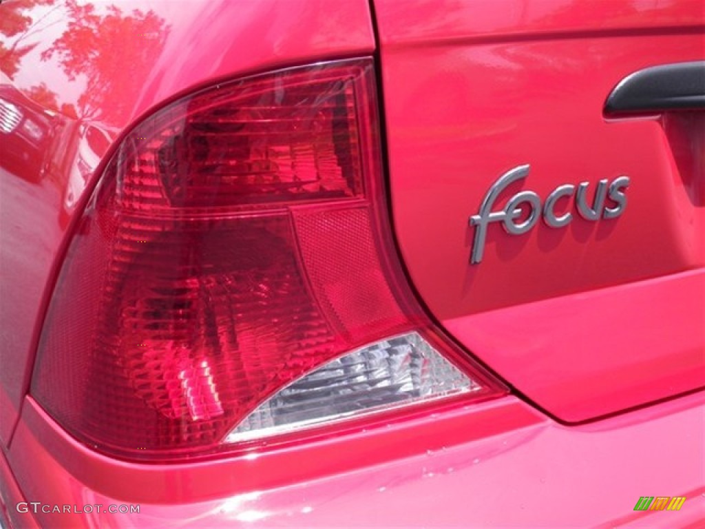 2002 Focus LX Sedan - Infra Red / Medium Graphite photo #11