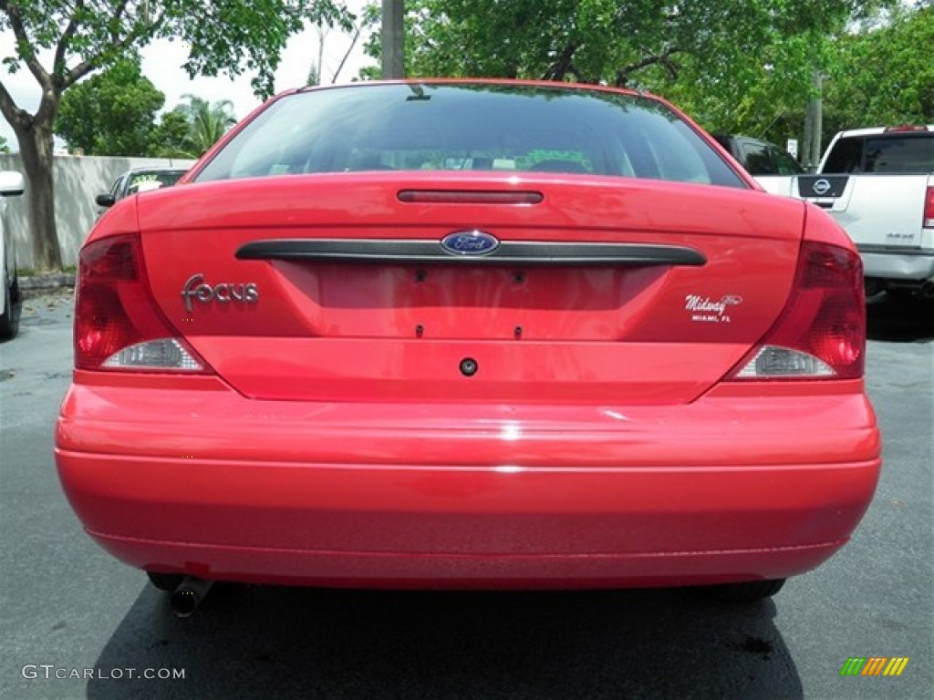 2002 Focus LX Sedan - Infra Red / Medium Graphite photo #12