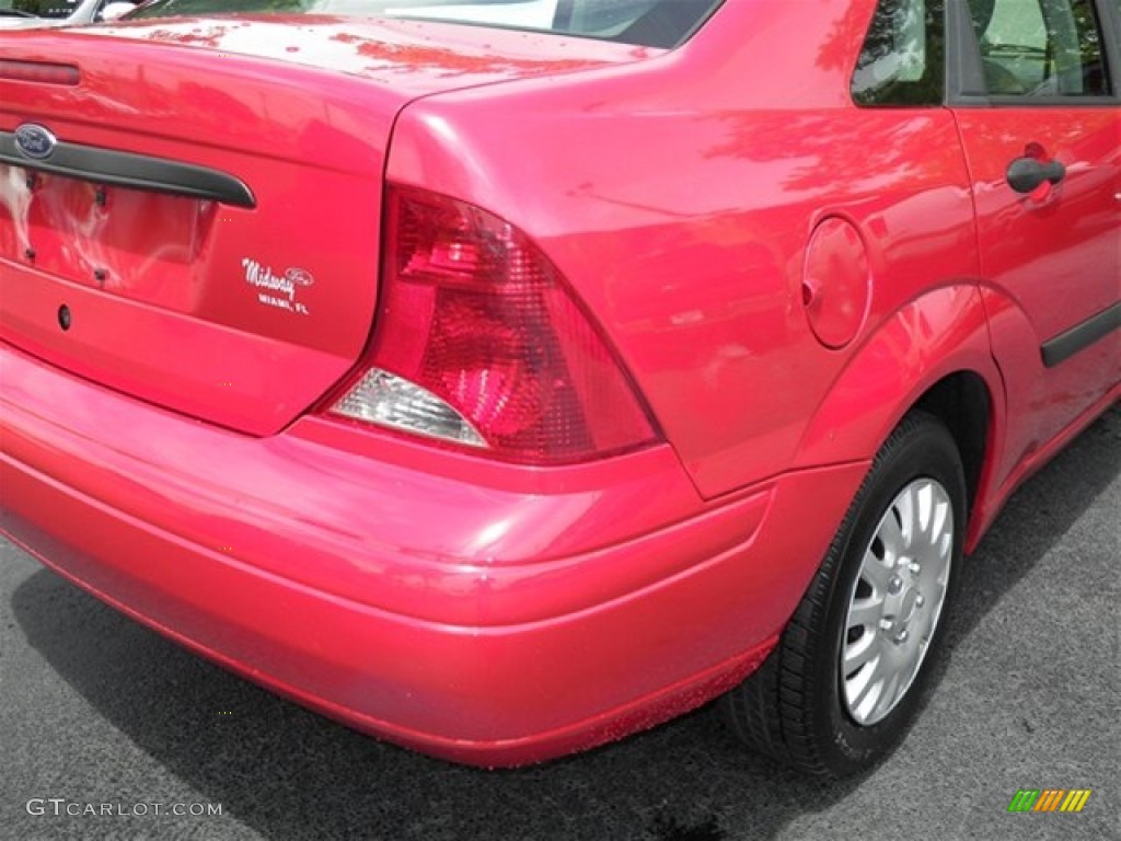 2002 Focus LX Sedan - Infra Red / Medium Graphite photo #16