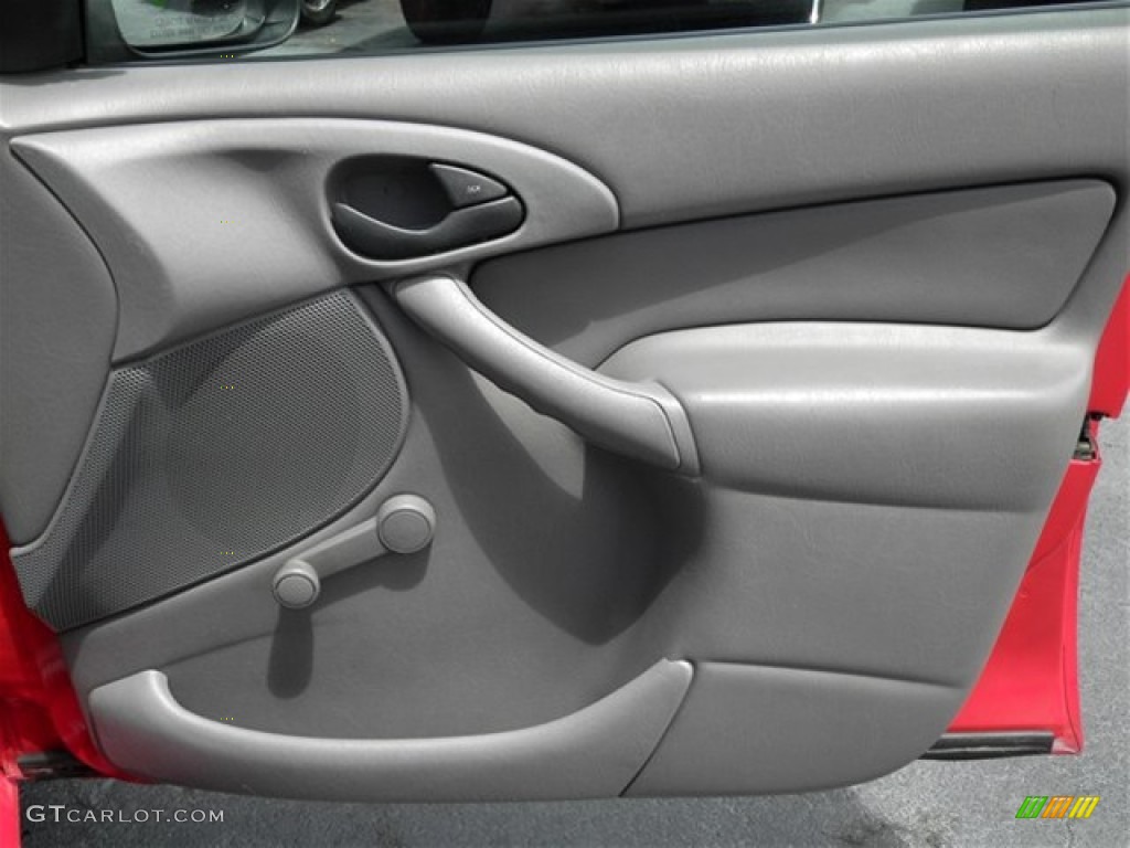2002 Focus LX Sedan - Infra Red / Medium Graphite photo #21
