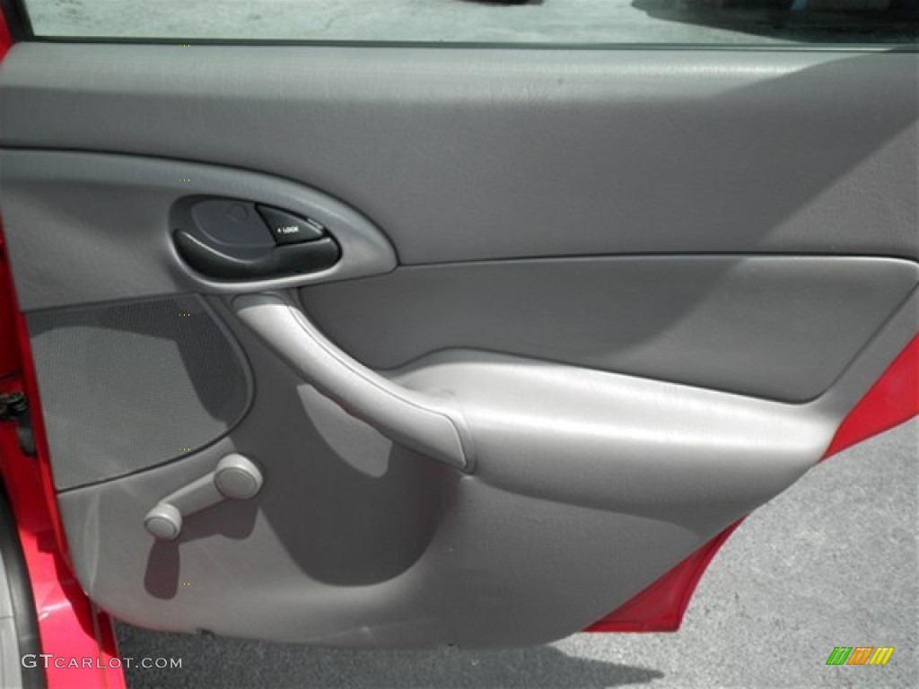 2002 Focus LX Sedan - Infra Red / Medium Graphite photo #22
