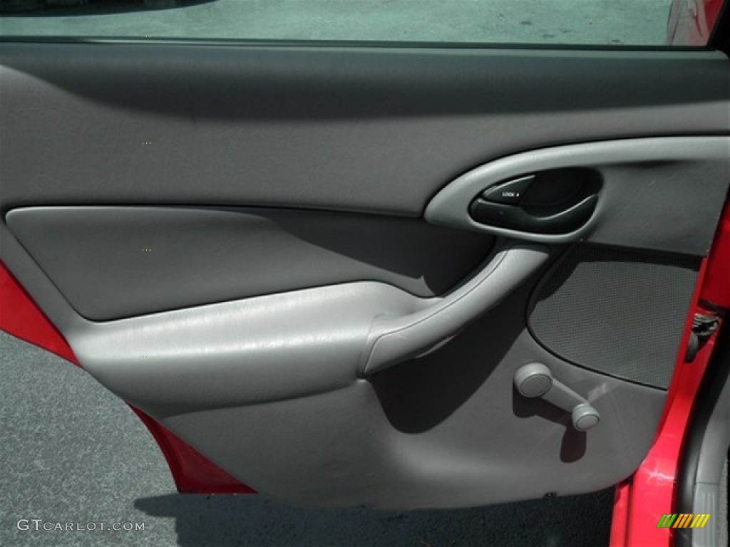 2002 Focus LX Sedan - Infra Red / Medium Graphite photo #25
