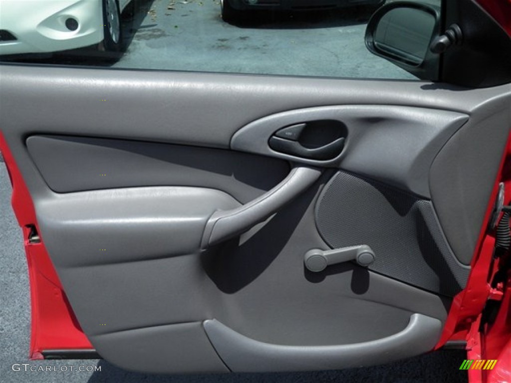 2002 Focus LX Sedan - Infra Red / Medium Graphite photo #26