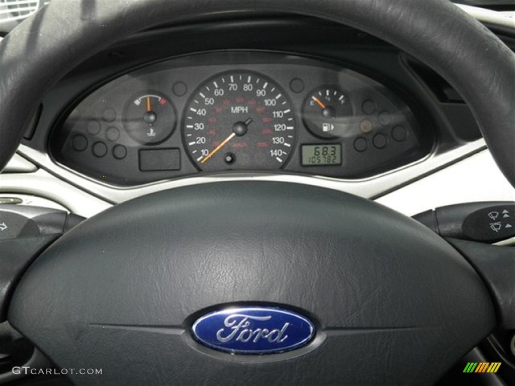 2002 Focus LX Sedan - Infra Red / Medium Graphite photo #33