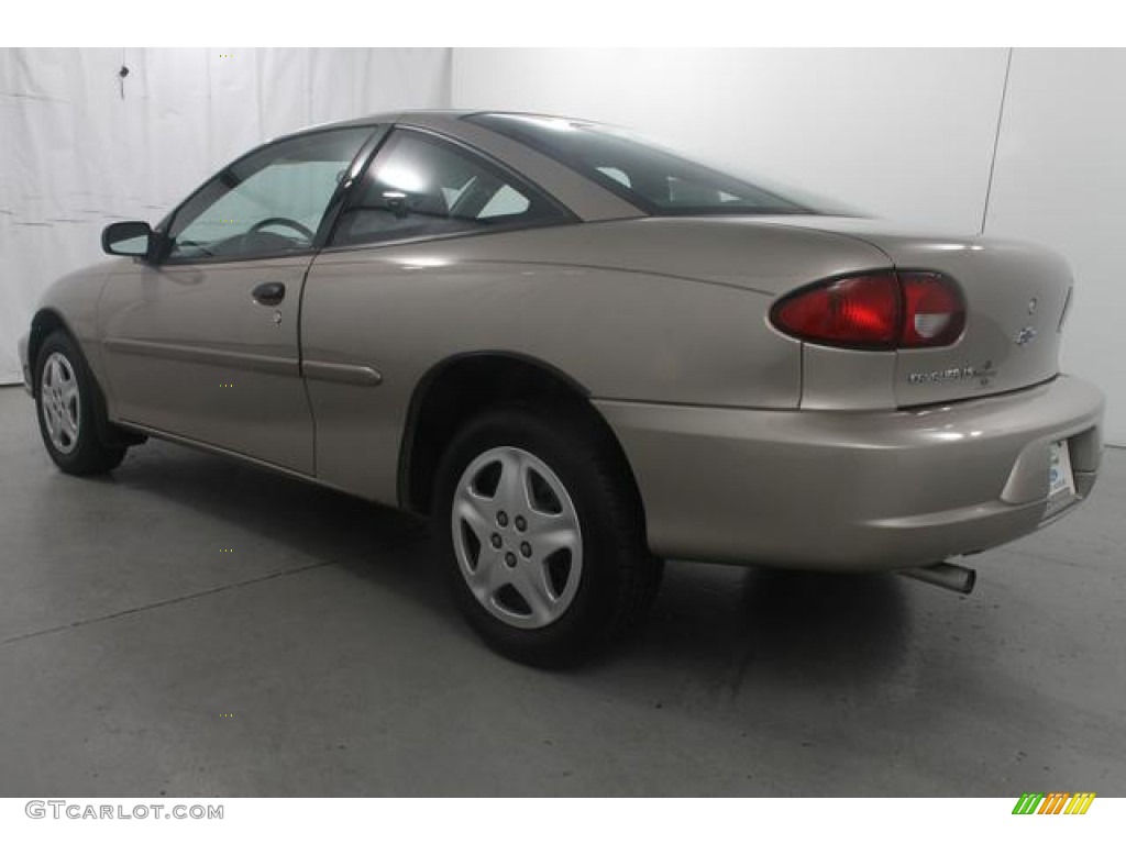 2002 Cavalier LS Coupe - Sandrift Metallic / Graphite photo #6