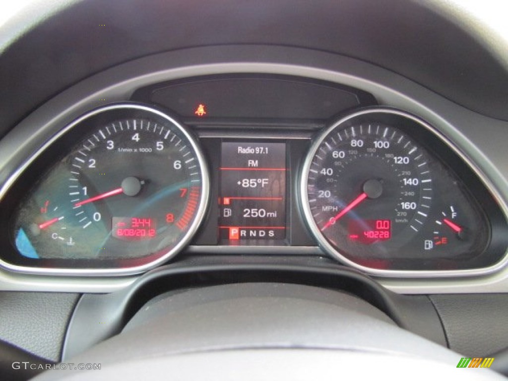 2008 Audi Q7 4.2 Premium quattro Gauges Photos