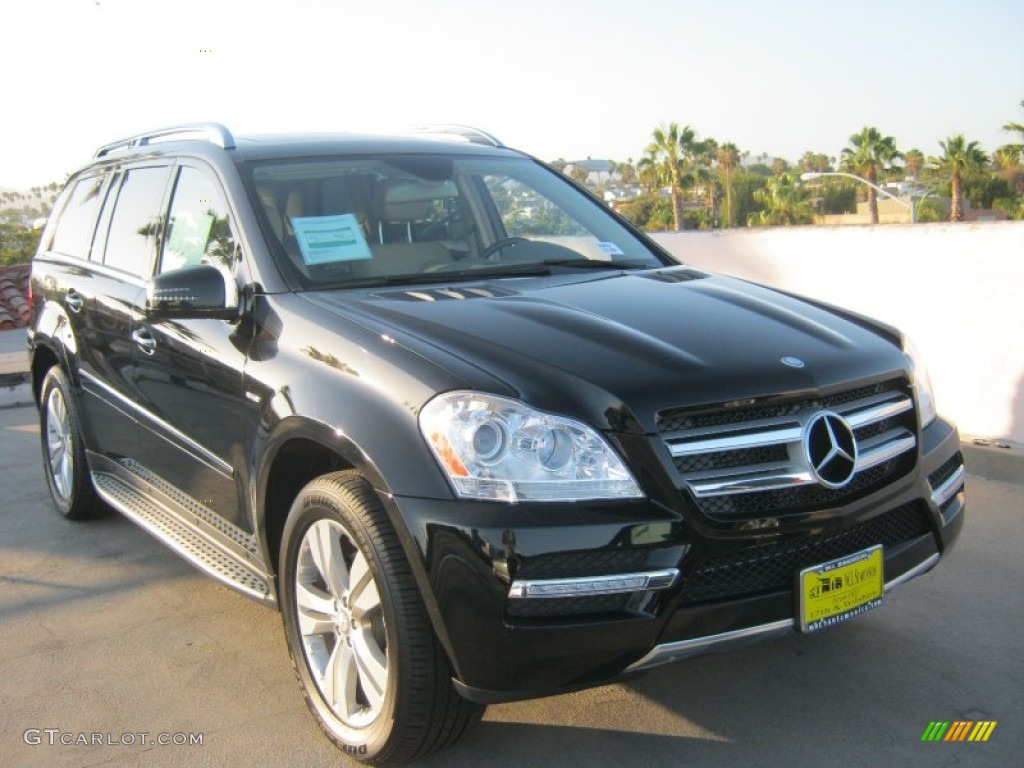 Black Mercedes-Benz GL