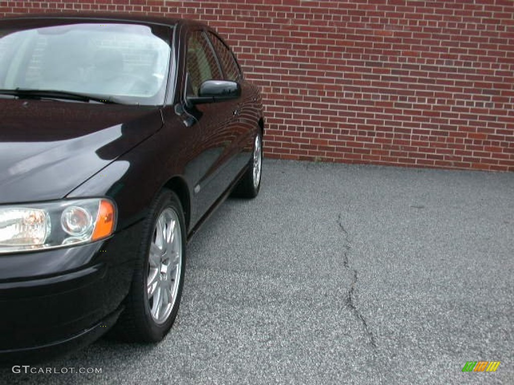 2005 S60 2.5T - Black / Taupe/Light Taupe photo #12