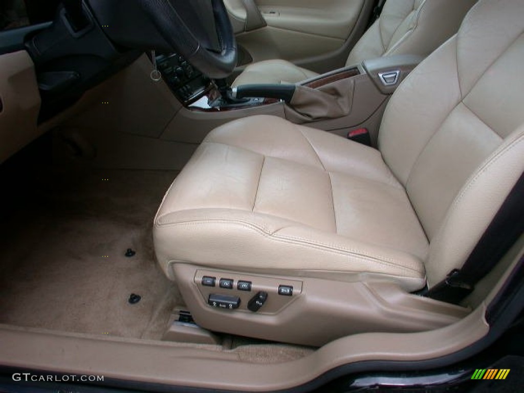2005 S60 2.5T - Black / Taupe/Light Taupe photo #16