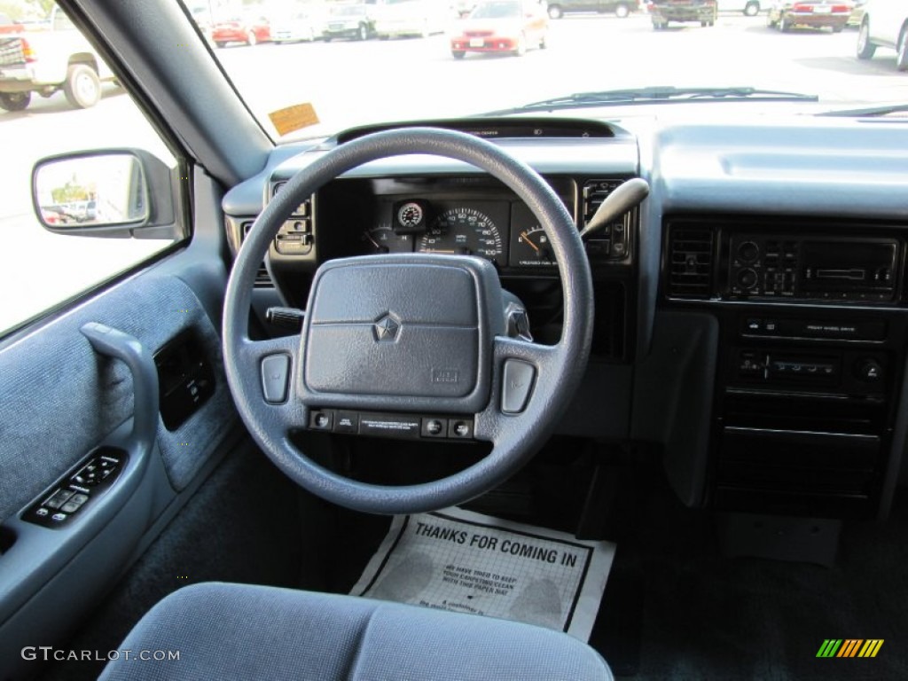 1991 Grand Voyager SE - Bright White / Blue photo #9