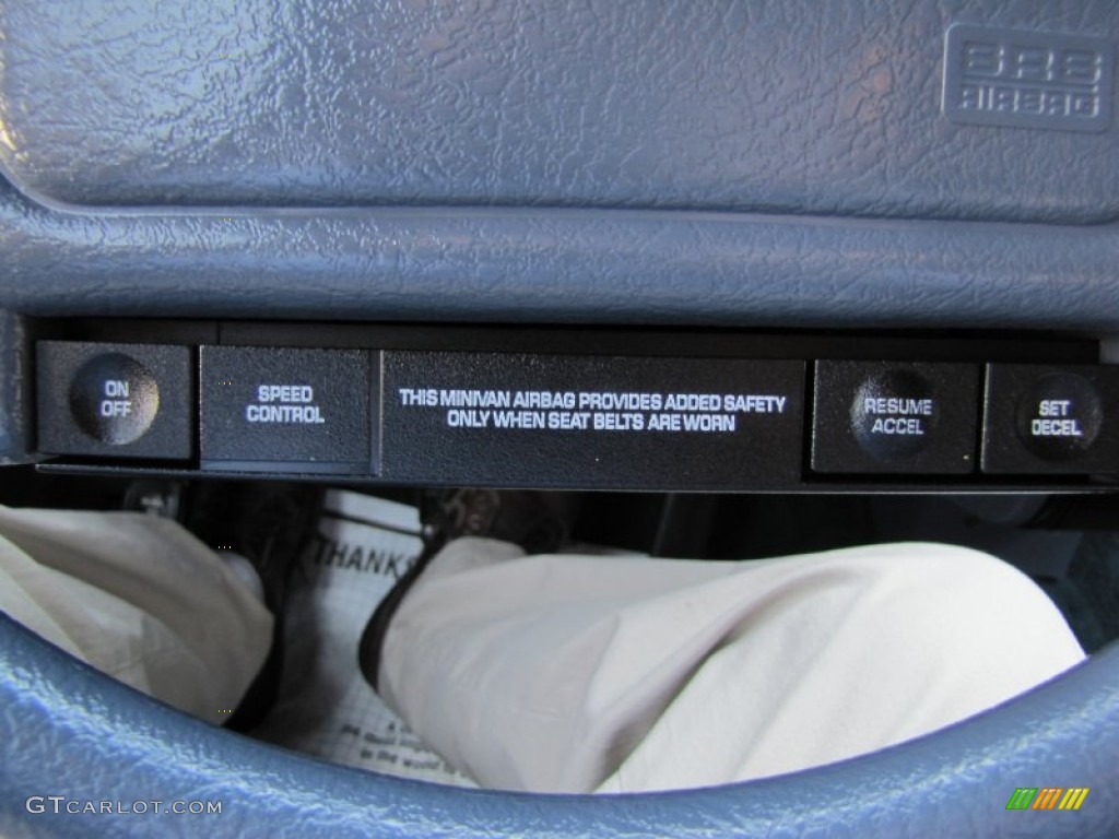 1991 Grand Voyager SE - Bright White / Blue photo #12