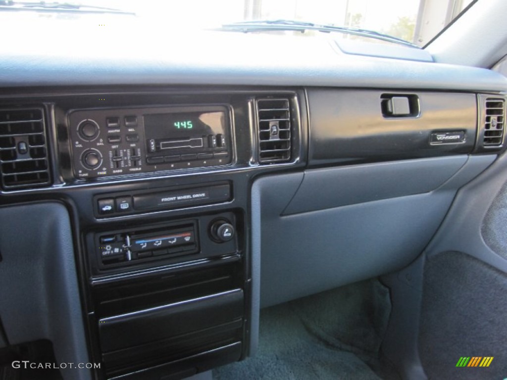 1991 Grand Voyager SE - Bright White / Blue photo #15