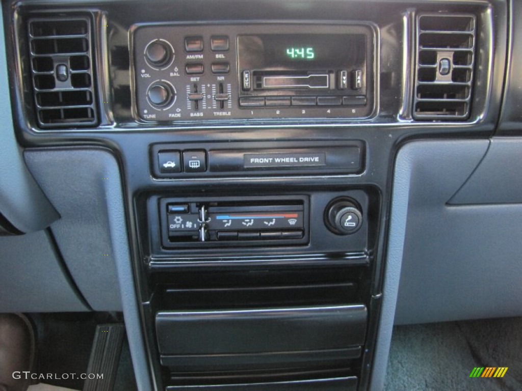 1991 Grand Voyager SE - Bright White / Blue photo #16