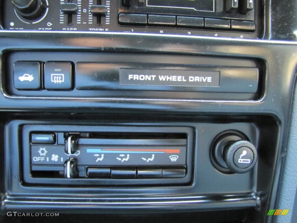 1991 Grand Voyager SE - Bright White / Blue photo #18