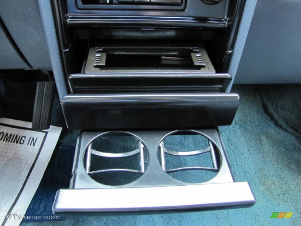 1991 Grand Voyager SE - Bright White / Blue photo #19