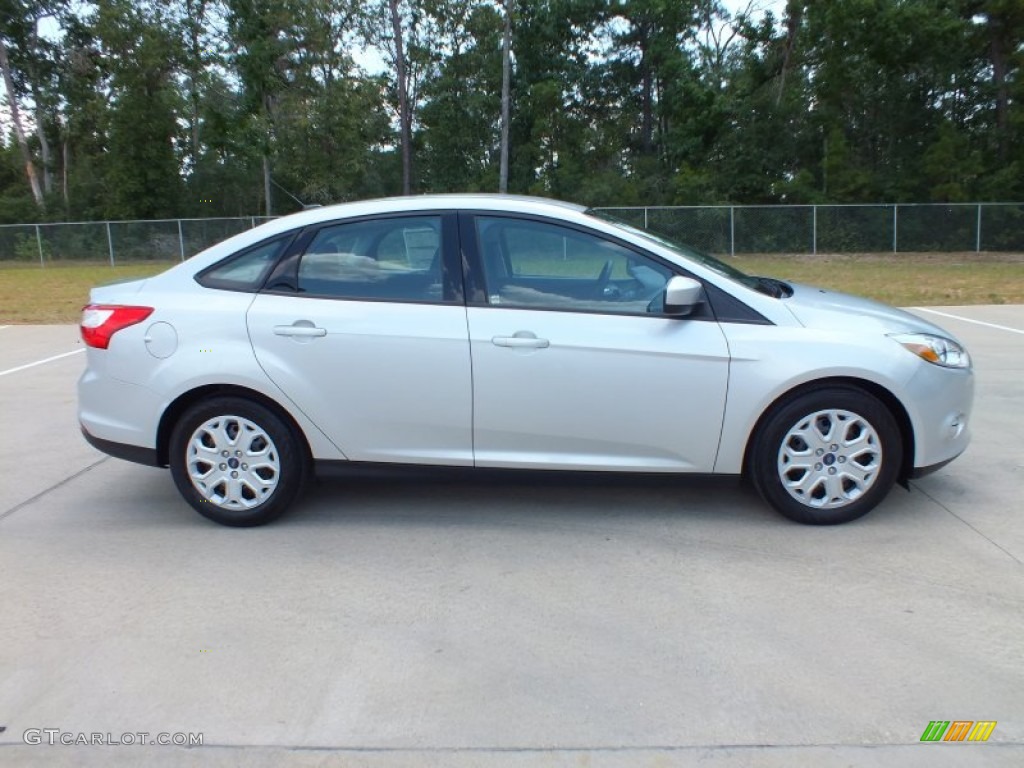 2012 Focus SE Sedan - Ingot Silver Metallic / Charcoal Black photo #2