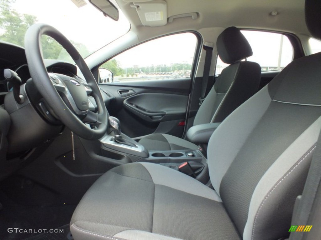 2012 Focus SE Sedan - Ingot Silver Metallic / Charcoal Black photo #3