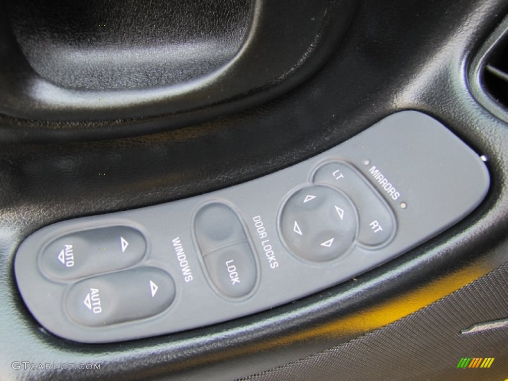 2000 Chevrolet Corvette Convertible Controls Photo #69219375