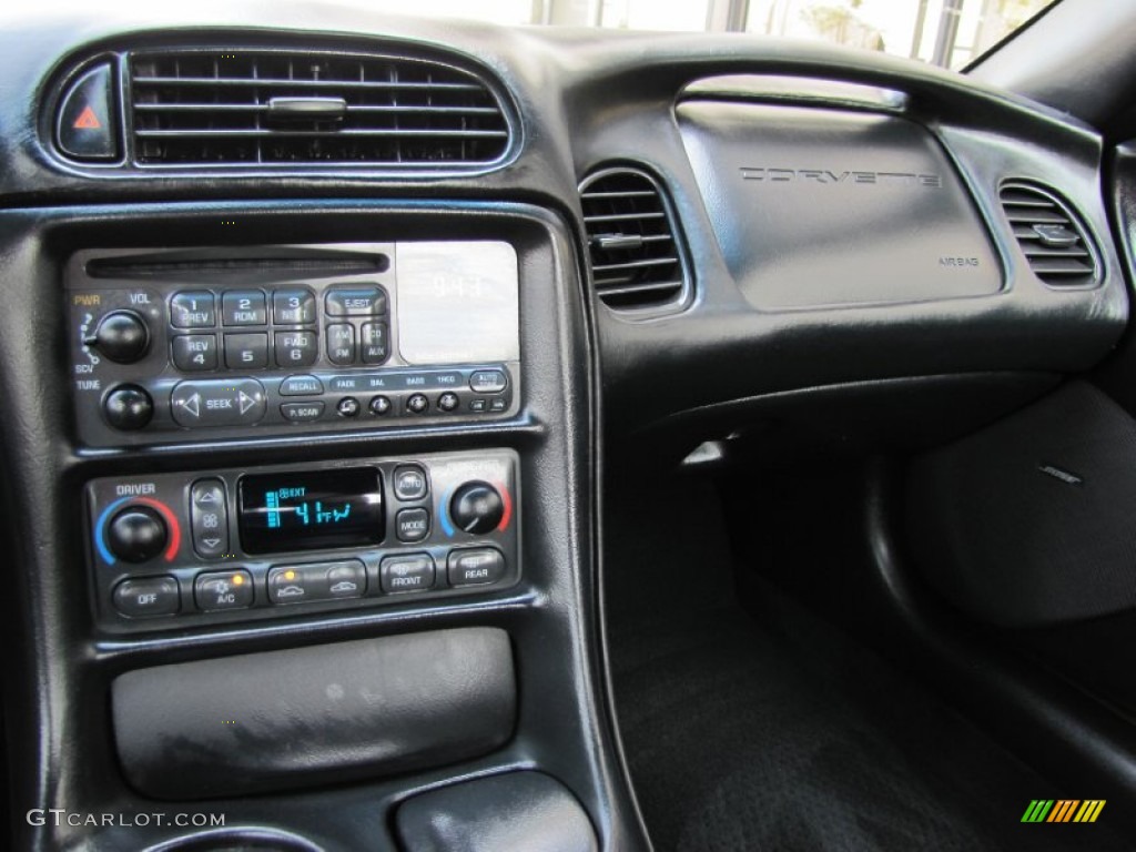2000 Chevrolet Corvette Convertible Controls Photo #69219396
