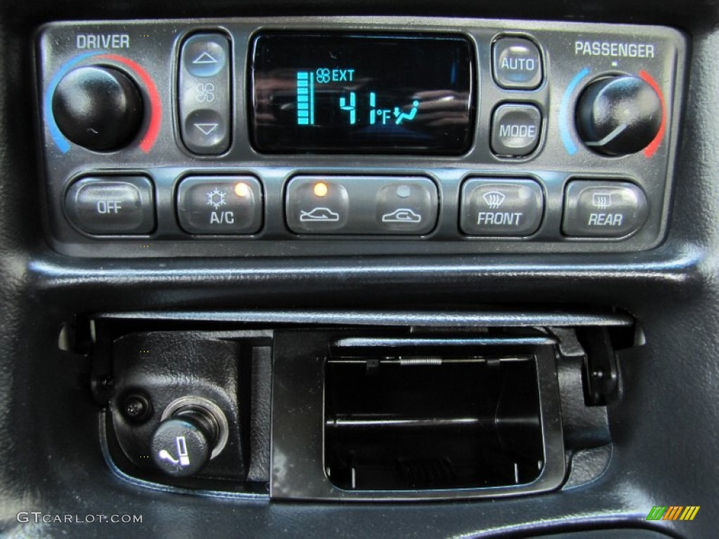 2000 Chevrolet Corvette Convertible Controls Photo #69219423