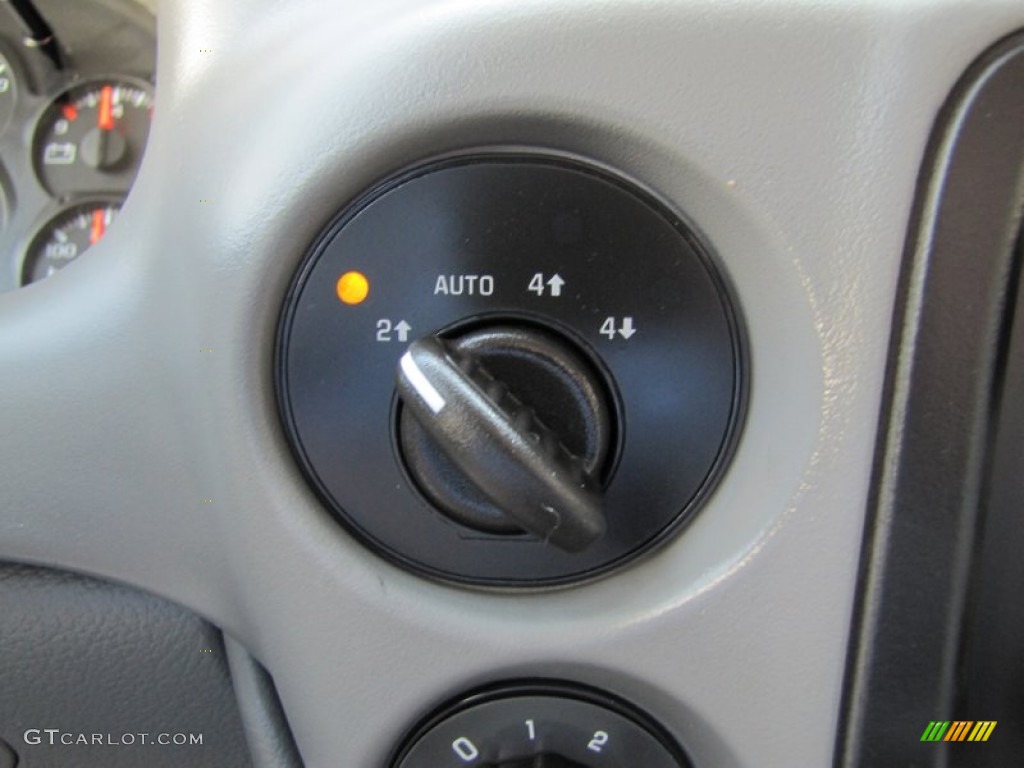 2008 Chevrolet TrailBlazer LT 4x4 Controls Photo #69219648