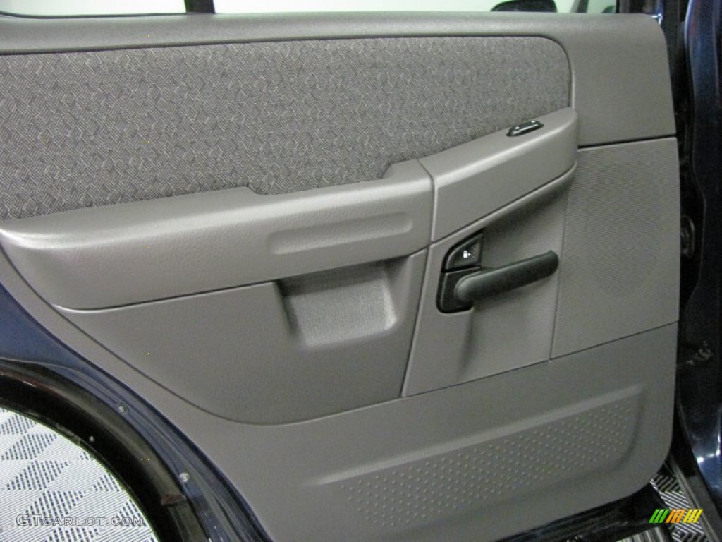 2003 Explorer XLS 4x4 - True Blue Metallic / Graphite Grey photo #14