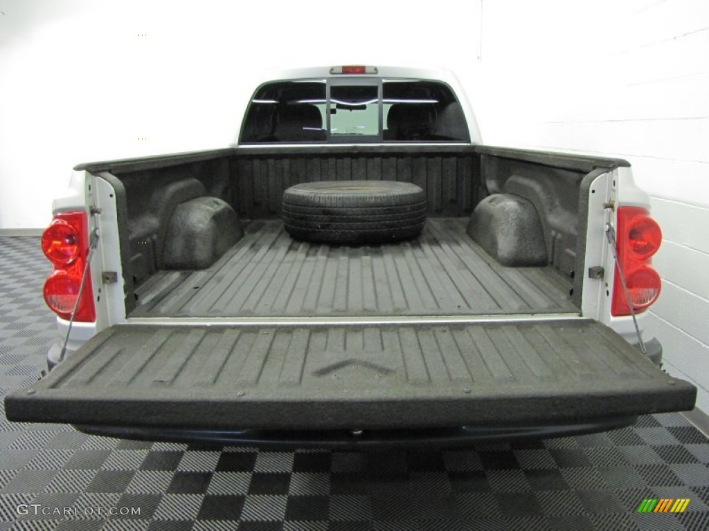 2005 Dodge Dakota ST Club Cab 4x4 Trunk Photos